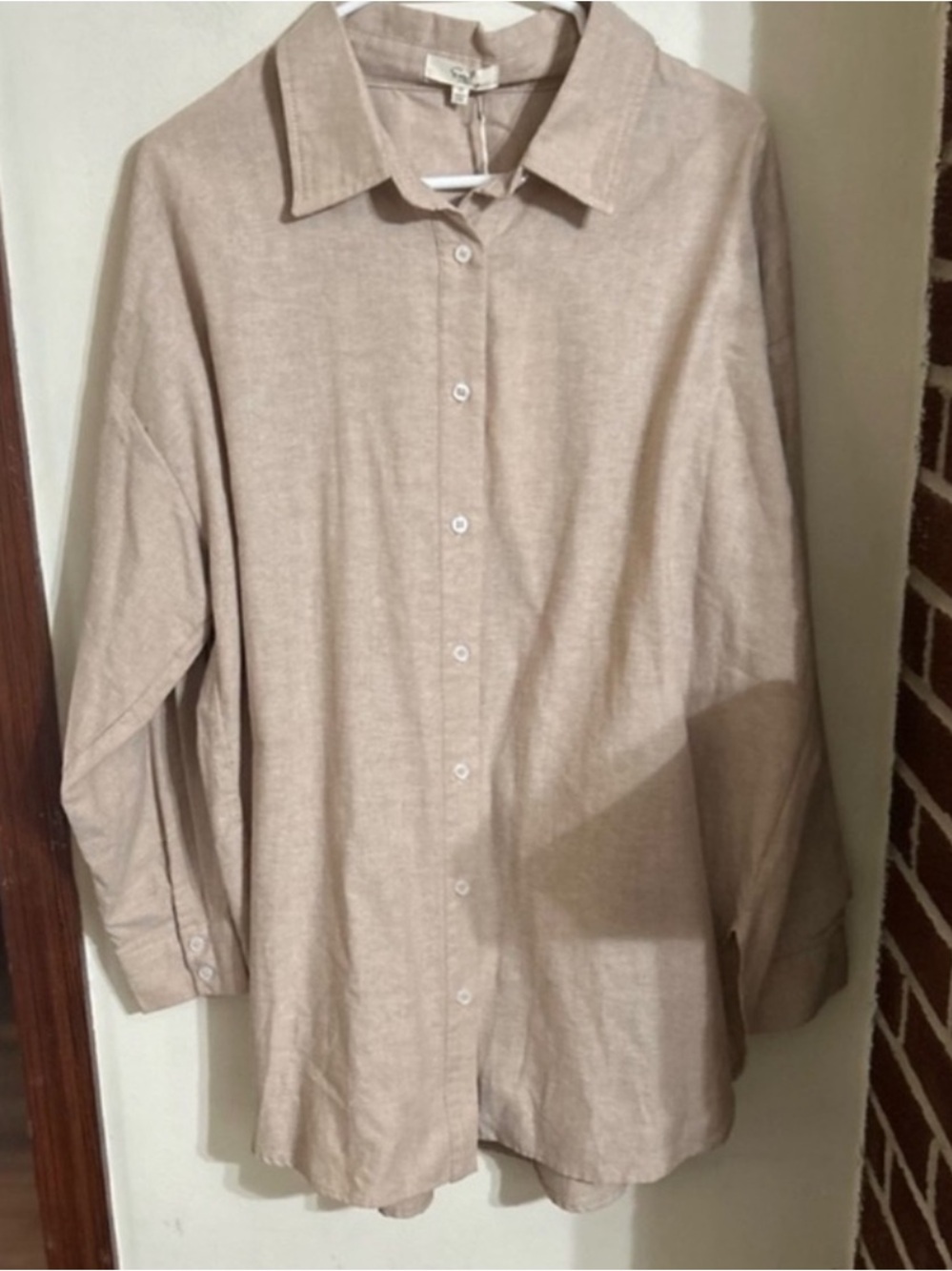 NWT easel Size 1x Boho Casual Button-Down Shirt in Light Beige